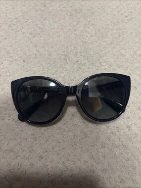 Gucci Black Cat-Eye Sunglasses with Dark Lenses